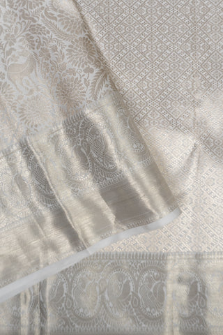 Kangana Ranaut’s Silver & White Kanchipuram Silk Saree