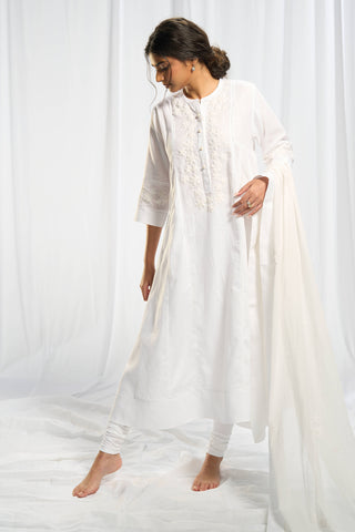  Elegant white flared linen kurta for women