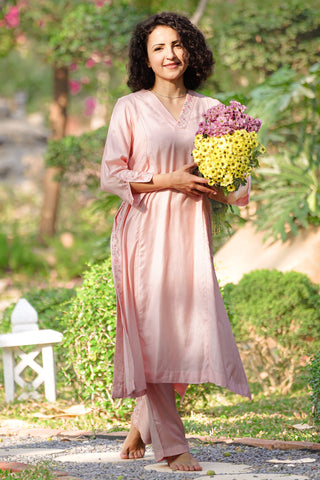 Peach Pink Semi-Linen Kurta with Kashmiri Embroidery