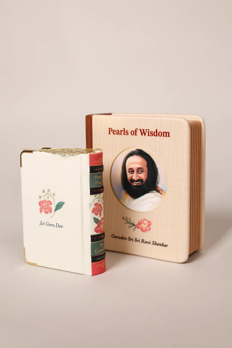 Pearls of Wisdom: Book of Quotes by Gurudev (With Wooden Cover)