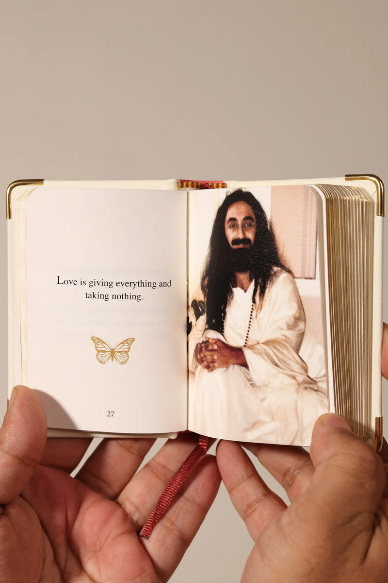 Pearls of Wisdom: Book of Quotes by Gurudev (With Wooden Cover)