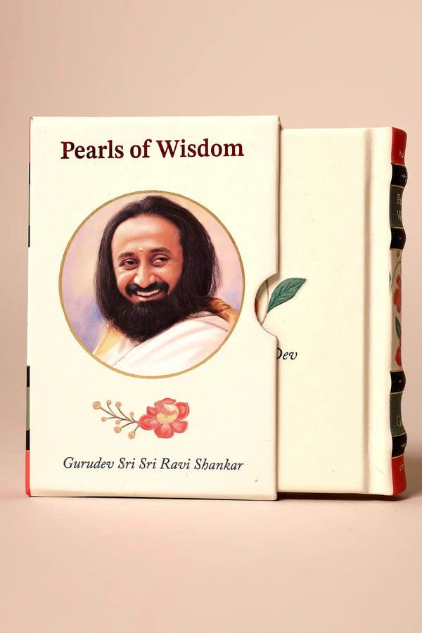 Pearls of Wisdom: Book of Quotes by Gurudev (With Jacket)