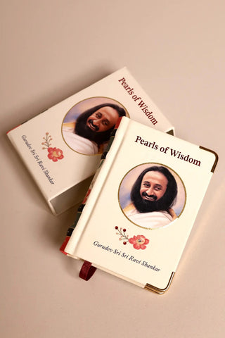 Pearls of Wisdom: Book of Quotes by Gurudev (With Jacket)