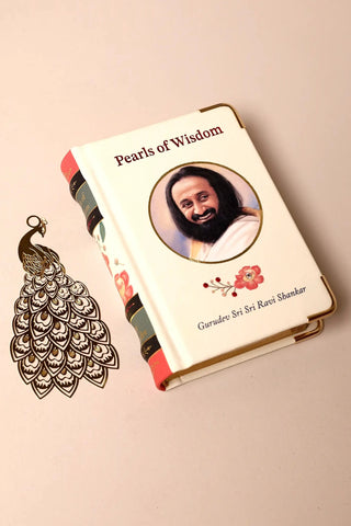 Pearls of Wisdom: Book of Quotes by Gurudev (With Jacket)