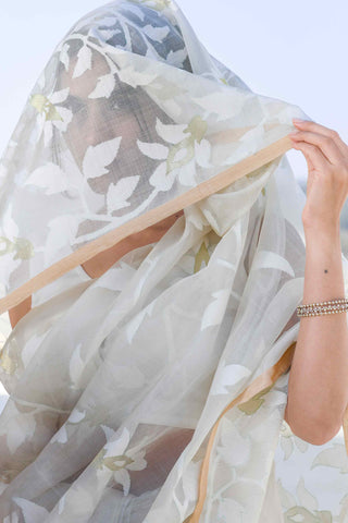 Chaand: Off-White Handloom Muslin Jamdani Saree