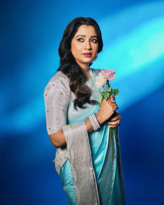 Shreya Ghoshal's Aqua Blue Pure Silk Banarasi Saree with Silver Zari