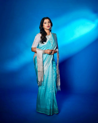 Shreya Ghoshal's Aqua Blue Pure Silk Banarasi Saree with Silver Zari