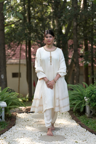 Ivory Modal Satin Silk Tanjore Suit with Detailed Hand Embroidered Zardozi