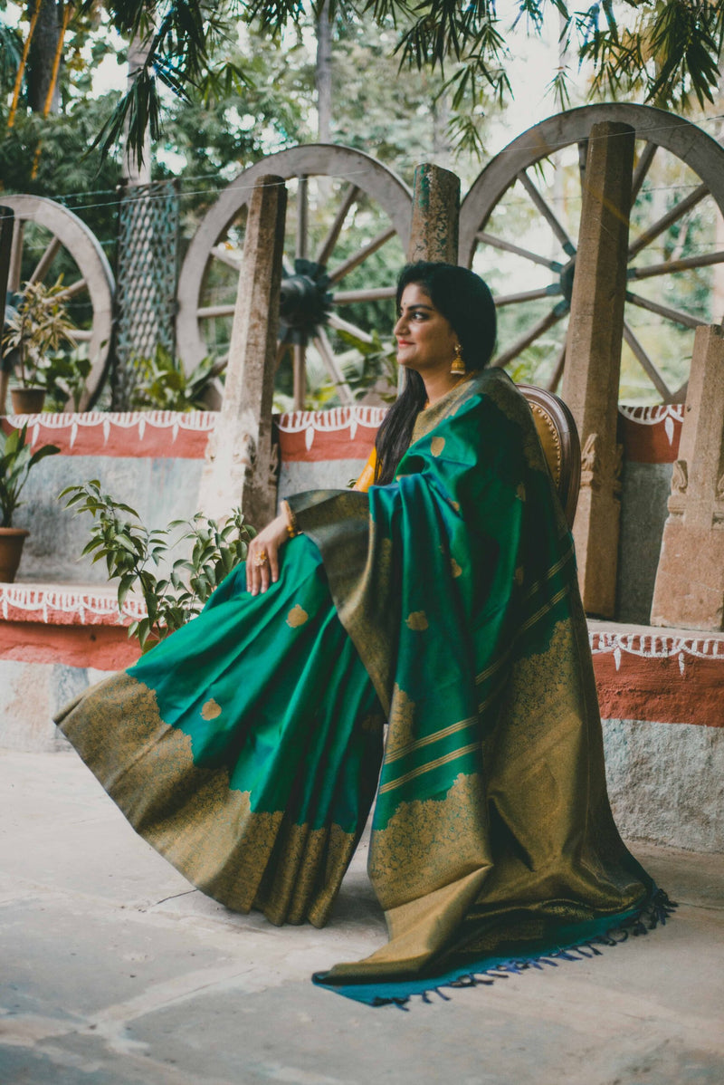 Dual Toned Beauty: Dark Green and Dark Blue Handloom Kanchipuram Silk Saree